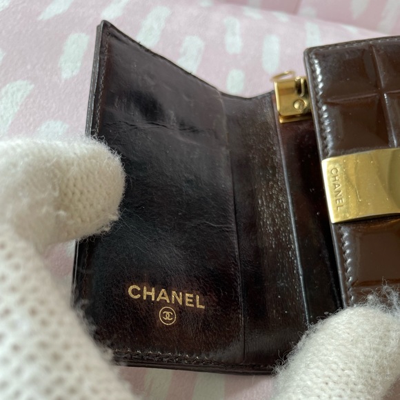 Chanel Quilted Patent Chocolate Bar Key Holder HOLOGRAM INTACT - Picture 12 of 13